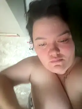 Snapshot of SunnyLeila2101 chatting on 09/20/25, 04:02 SunnyLeila2101 online show from 09/20/25, 04:02