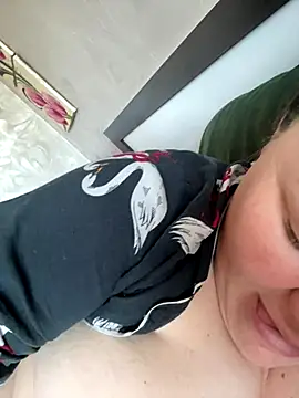 Snapshot of SunnyLeila2101 chatting on 09/23/25, 04:59 SunnyLeila2101 online show from 09/23/25, 04:59