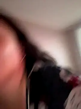 Snapshot of SunnyLeila2101 chatting on 09/25/25, 04:16 SunnyLeila2101 online show from 09/25/25, 04:16