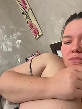 Snapshot of SunnyLeila2101 chatting on 09/25/25, 07:28 SunnyLeila2101 online show from 09/25/25, 07:28