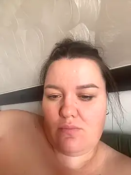 Snapshot of SunnyLeila2101 chatting on 09/26/25, 02:10 SunnyLeila2101 online show from 09/26/25, 02:10