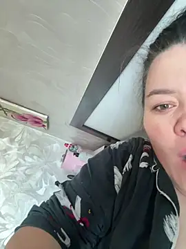 Snapshot of SunnyLeila2101 chatting on 09/27/25, 04:39 SunnyLeila2101 online show from 09/27/25, 04:39