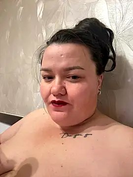 Snapshot of SunnyLeila2101 chatting on 10/09/25, 06:39 SunnyLeila2101 online show from 10/09/25, 06:39