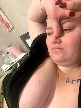 Snapshot of SunnyLeila2101 chatting on 10/11/25, 08:07 SunnyLeila2101 online show from 10/11/25, 08:07