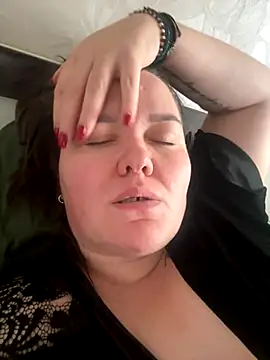 Snapshot of SunnyLeila2101 chatting on 10/12/25, 10:25 SunnyLeila2101 online show from 10/12/25, 10:25