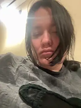 Snapshot of SunnyLeila2101 chatting on 10/18/25, 05:57 SunnyLeila2101 online show from 10/18/25, 05:57