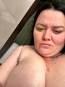 Snapshot of SunnyLeila2101 chatting on 10/20/25, 11:32 SunnyLeila2101 online show from 10/20/25, 11:32