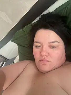 Snapshot of SunnyLeila2101 chatting on 10/26/25, 04:51 SunnyLeila2101 online show from 10/26/25, 04:51