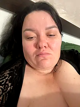 Snapshot of SunnyLeila2101 chatting on 10/28/25, 06:32 SunnyLeila2101 online show from 10/28/25, 06:32