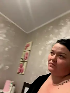 Snapshot of SunnyLeila2101 chatting on 10/29/25, 07:48 SunnyLeila2101 online show from 10/29/25, 07:48