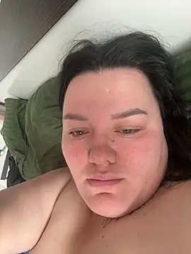 Snapshot of SunnyLeila2101 chatting on 10/31/25, 08:15 SunnyLeila2101 online show from 10/31/25, 08:15