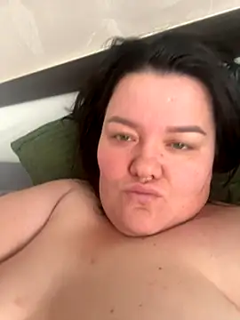 Snapshot of SunnyLeila2101 chatting on 11/02/25, 09:22 SunnyLeila2101 online show from 11/02/25, 09:22