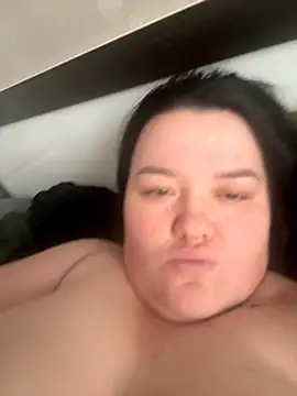 Snapshot of SunnyLeila2101 chatting on 11/08/25, 10:04 SunnyLeila2101 online show from 11/08/25, 10:04