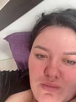 Snapshot of SunnyLeila2101 chatting on 11/14/25, 08:24 SunnyLeila2101 online show from 11/14/25, 08:24