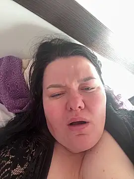 Snapshot of SunnyLeila2101 chatting on 11/15/25, 08:44 SunnyLeila2101 online show from 11/15/25, 08:44