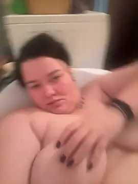 Snapshot of SunnyLeila2101 chatting on 11/18/25, 08:52 SunnyLeila2101 online show from 11/18/25, 08:52