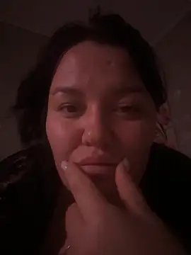 Snapshot of SunnyLeila2101 chatting on 11/19/25, 05:13 SunnyLeila2101 online show from 11/19/25, 05:13