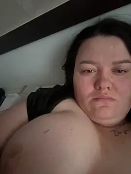 Snapshot of SunnyLeila2101 chatting on 11/20/25, 05:29 SunnyLeila2101 online show from 11/20/25, 05:29