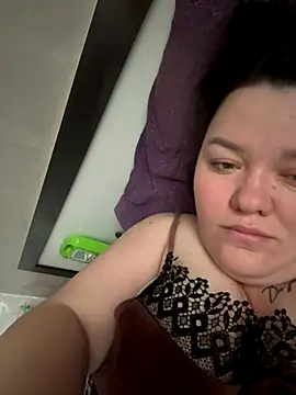 Snapshot of SunnyLeila2101 chatting on 11/27/25, 06:37 SunnyLeila2101 online show from 11/27/25, 06:37