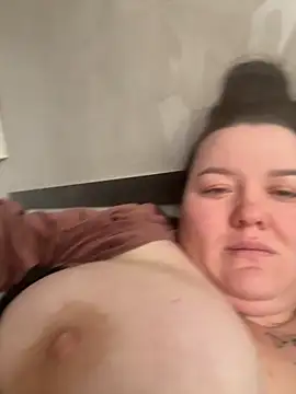 Snapshot of SunnyLeila2101 chatting on 12/05/25, 09:51 SunnyLeila2101 online show from 12/05/25, 09:51