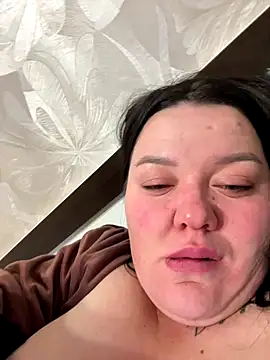 Snapshot of SunnyLeila2101 chatting on 12/13/25, 09:42 SunnyLeila2101 online show from 12/13/25, 09:42