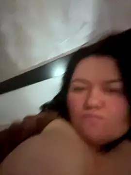 Snapshot of SunnyLeila2101 chatting on 12/14/25, 09:52 SunnyLeila2101 online show from 12/14/25, 09:52