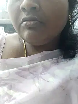 Snapshot of Tamilreethu chatting on 10/09/25, 02:15 Tamilreethu online show from 10/09/25, 02:15