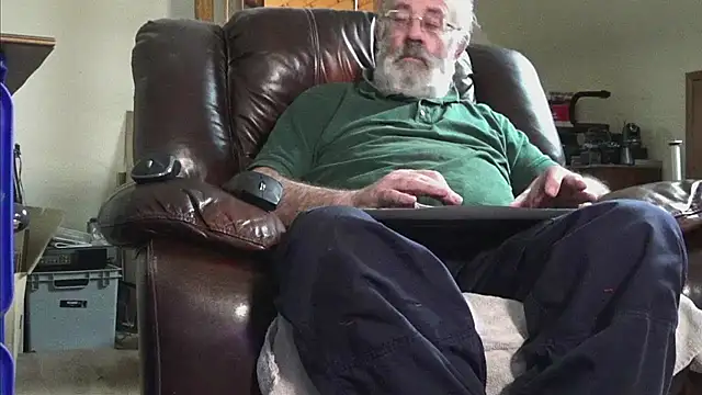 janzer13 online show from 12/20/25, 02:02