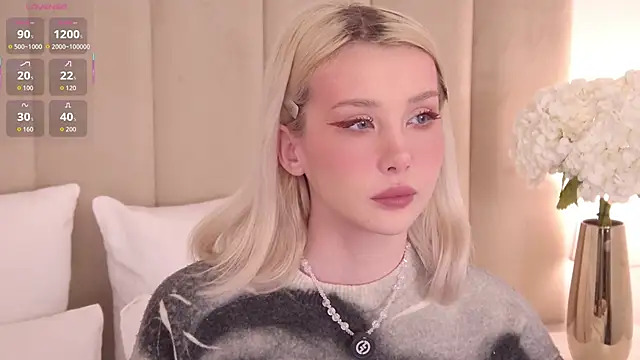 Snapshot of Nesolla chatting on 09/19/25, 08:42 Nesolla online show from 09/19/25, 08:42