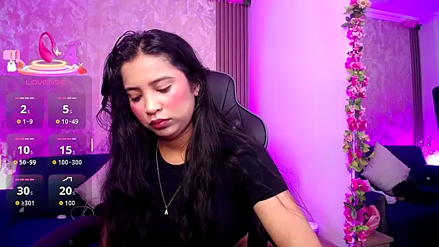 SophiaWalker 1 online show from 10/21/25, 12:17