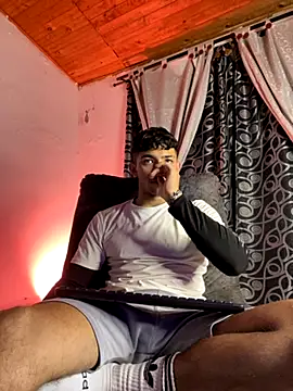 Snapshot of ArturoCardona_ chatting on 10/01/25, 12:49 ArturoCardona online show from 10/01/25, 12:49