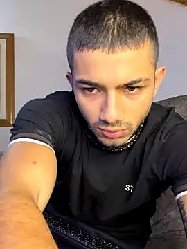 Snapshot of ArturoCardona_ chatting on 10/17/25, 10:40 ArturoCardona online show from 10/17/25, 10:40