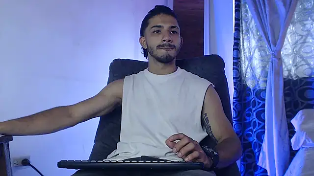 Snapshot of ArturoCardona_ chatting on 05/11/26, 01:39 ArturoCardona online show from 05/11/26, 01:39