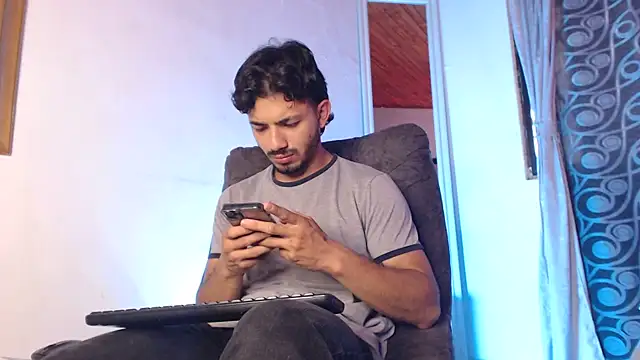 Snapshot of ArturoCardona_ chatting on 05/20/26, 10:05 ArturoCardona online show from 05/20/26, 10:05