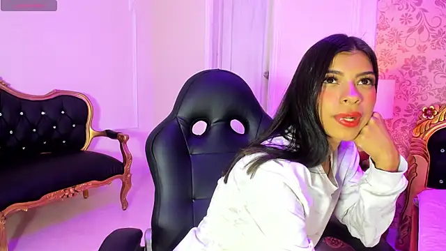 Lola Pierce online show from 09/12/25, 12:16