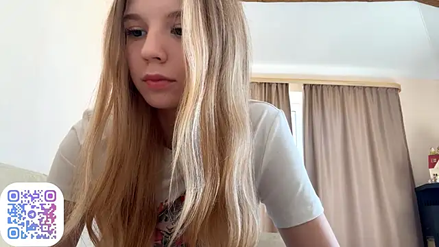 Snapshot of FruityXo chatting on 09/13/25, 10:59 FruityXo online show from 09/13/25, 10:59