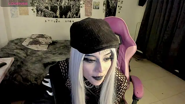 GothKitten666 online show from 03/18/26, 02:04