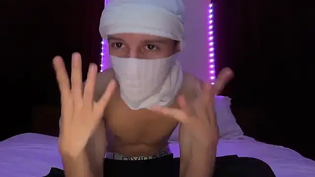 Snapshot of holydirt_luxeno1 chatting on 09/16/25, 04:19 holydirt luxeno1 online show from 09/16/25, 04:19