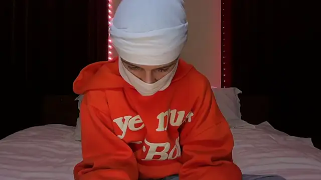 Snapshot of holydirt_luxeno1 chatting on 09/22/25, 05:37 holydirt luxeno1 online show from 09/22/25, 05:37