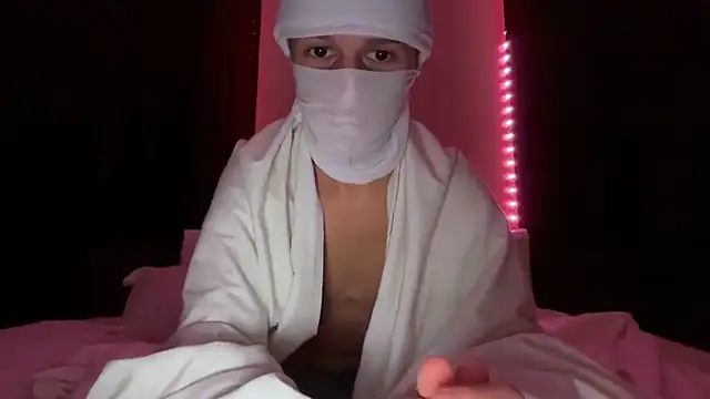 Snapshot of holydirt_luxeno1 chatting on 10/06/25, 06:27 holydirt luxeno1 online show from 10/06/25, 06:27