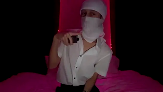 Snapshot of holydirt_luxeno1 chatting on 12/18/25, 02:12 holydirt luxeno1 online show from 12/18/25, 02:12