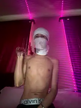 Snapshot of holydirt_luxeno1 chatting on 01/14/26, 12:00 holydirt luxeno1 online show from 01/14/26, 12:00