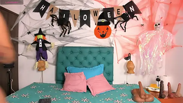 juliana 13 online show from 10/19/25, 12:06