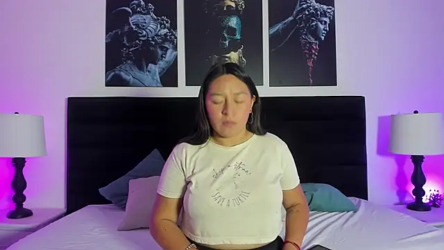 Snapshot of BellaRoux1 chatting on 09/19/25, 12:06 BellaRoux1 online show from 09/19/25, 12:06