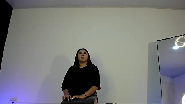 Snapshot of BellaRoux1 chatting on 09/20/25, 11:55 BellaRoux1 online show from 09/20/25, 11:55