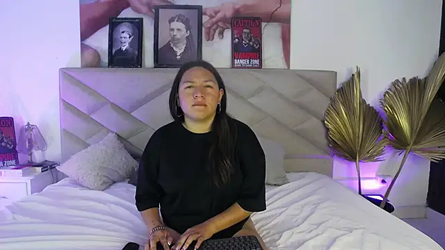 Snapshot of BellaRoux1 chatting on 10/09/25, 12:03 BellaRoux1 online show from 10/09/25, 12:03