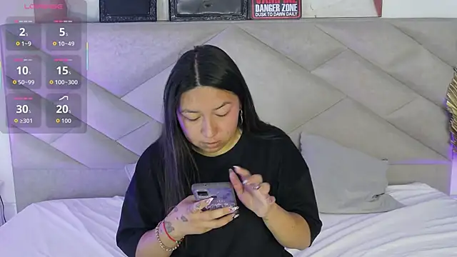 Snapshot of BellaRoux1 chatting on 10/14/25, 12:06 BellaRoux1 online show from 10/14/25, 12:06