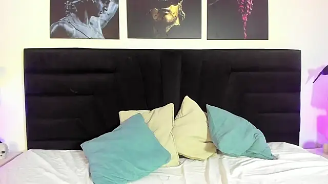 Snapshot of BellaRoux1 chatting on 10/28/25, 12:09 BellaRoux1 online show from 10/28/25, 12:09