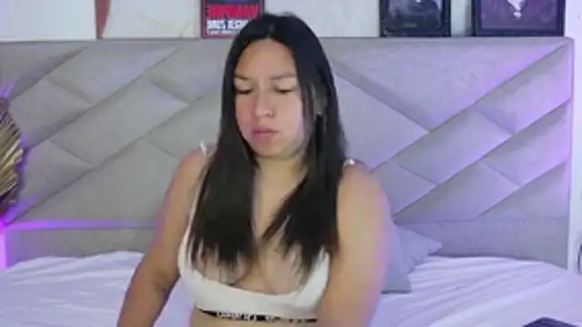 Snapshot of BellaRoux1 chatting on 10/30/25, 12:06 BellaRoux1 online show from 10/30/25, 12:06