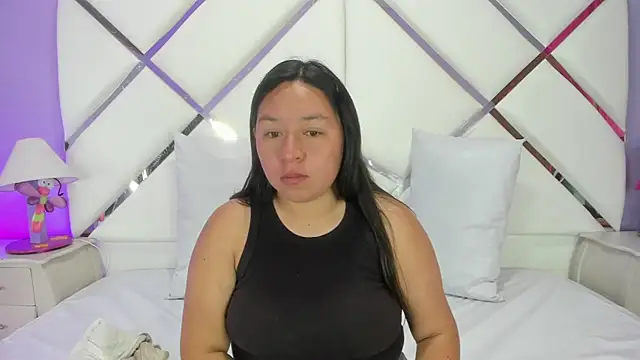 Snapshot of BellaRoux1 chatting on 12/04/25, 12:14 BellaRoux1 online show from 12/04/25, 12:14